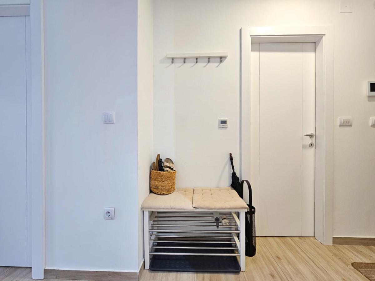 Roman Apartman Sremska Mitrovica Esterno foto